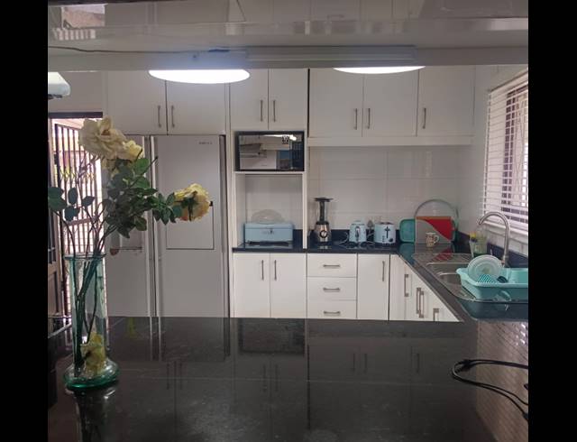 5 BEDROOM HOUSE FOR SALE IN BLUFF